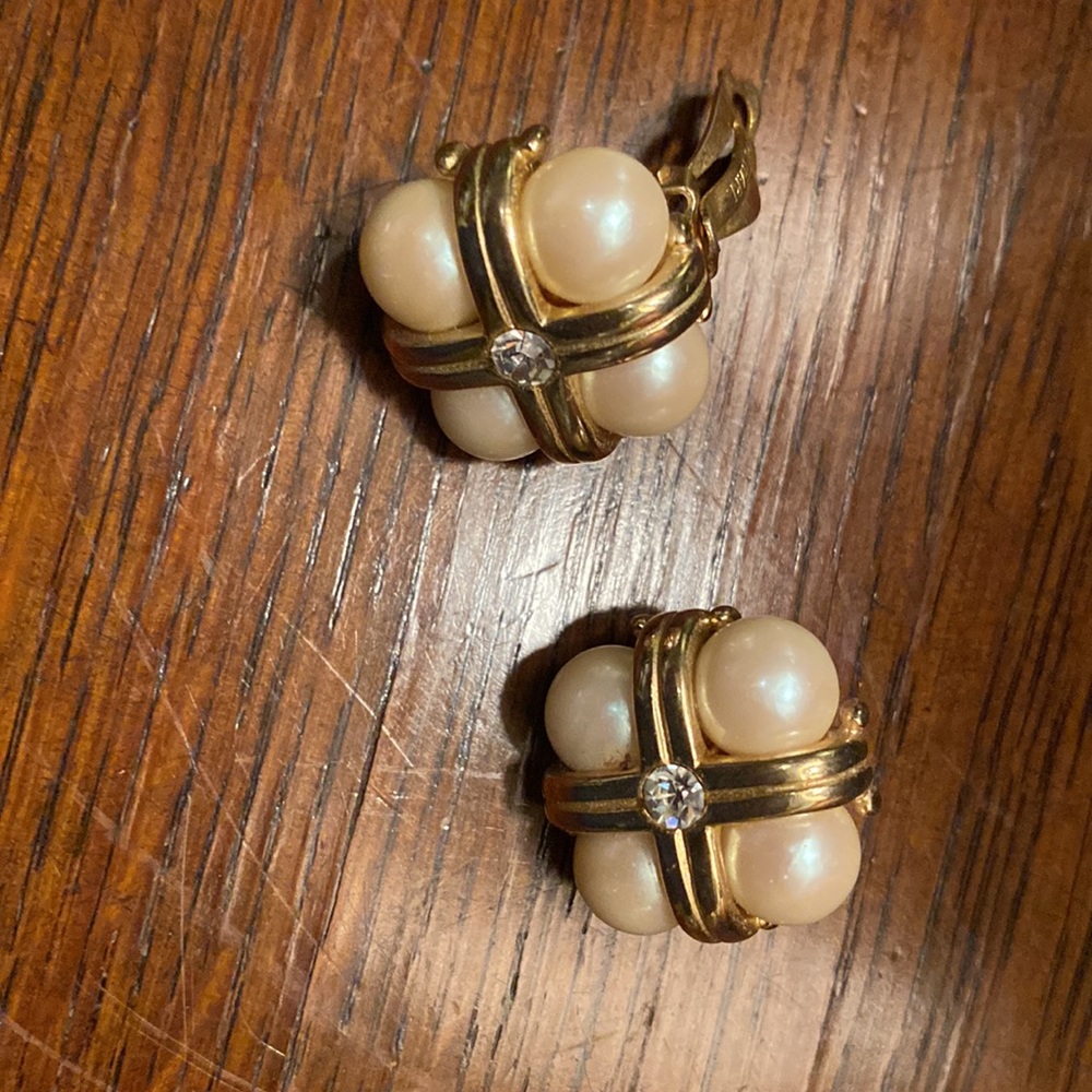 Pearl ear clips, two pairs, one short and one long - Picture 2 of 5